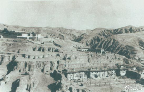 1947年12月25日至28日，中共中央在陜北米脂楊家溝召開擴(kuò)大會(huì)議（十二月會(huì)議）。圖為會(huì)議會(huì)址。